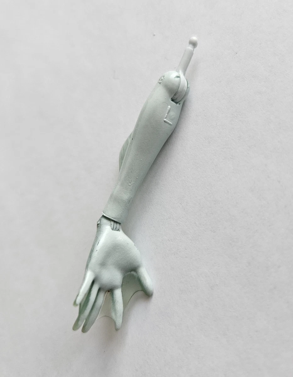 Monster High Lagoona Blue 2008 1st wave replacement left arm