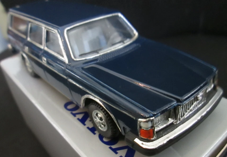 wonderful and unique modelcar 1:32 VOLVO 265DL ESTATE LHD 1979 - darkblue - - Image 3 of 4