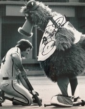 PHILLIE PHANATIC SIGNED 1980 PHILADELPHIA PHILLIES 8X10 PHOTO PETE ROSE