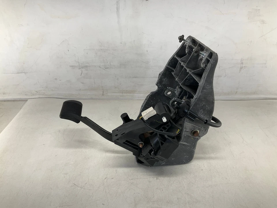 13-17 Ram 1500 Pedal de parada de freno de estacionamiento eléctrico ajustable con soporte Foto 4 de 4