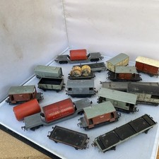 Lot Of Vintage Hornby Dublo Goods Vehicles And Brake Vans 00 Gauge 17 In Total