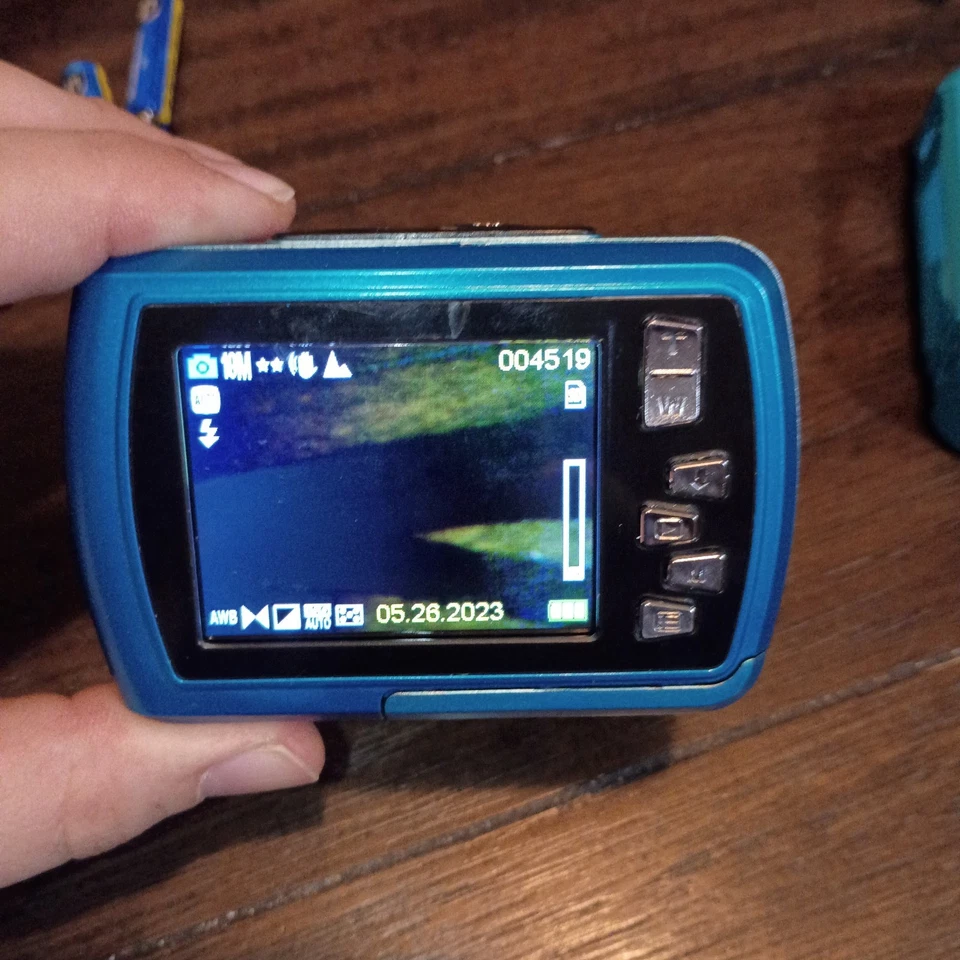 Polaroid Is048 16 Megapixels 3M WaterProof Teal Camera Tested works great - Image 2 of 4