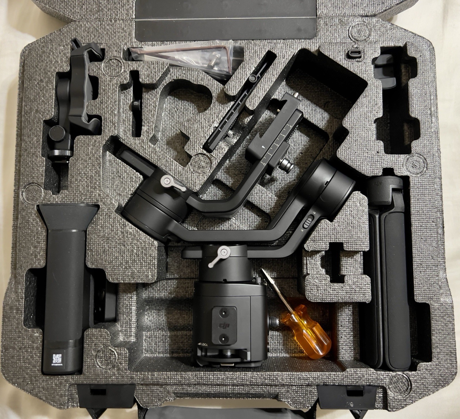 DJI Ronin-SC R18 Handheld 3-Axis Stabilizer Gimbal (R18)