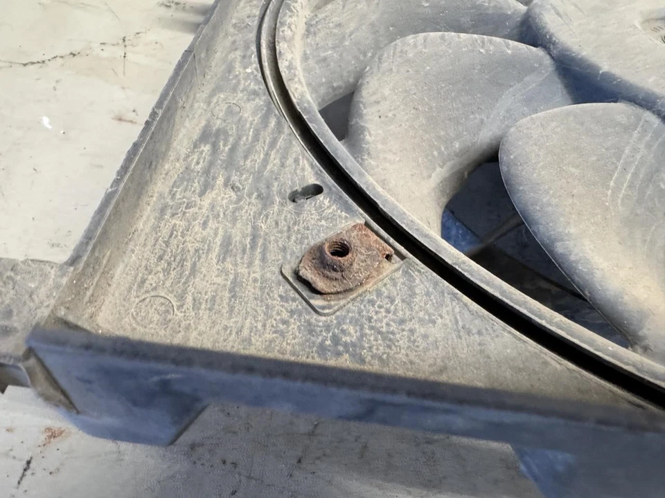 Radiador Buick Park Avenue 2000 montaje de ventilador de refrigeración doble Foto 3 de 4