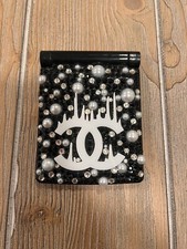 Espejo iluminado compacto de moda con perlas y diamantes de imitación diseño de moda.