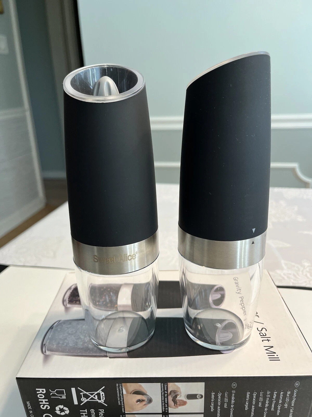 NIB Gravity Salt and Pepper Grinder Set Adjustable Coarseness Battery