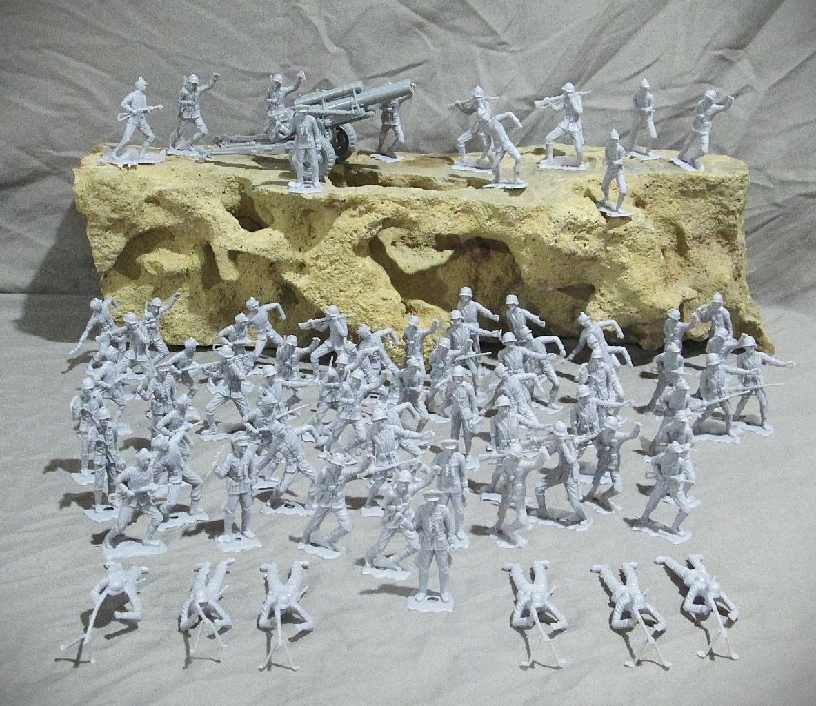 72 Plastic German Gray  Army Soldiers  WWll  MPC  Artillery Cannon