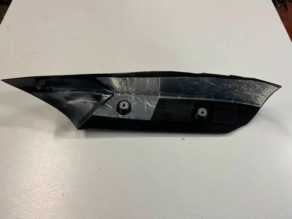 Protector térmico de escape Yamaha YZF R1 2009-2014 14B-14728 2R Foto 2 de 4