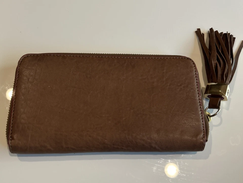 Cartera Stella & Dot Covet Mercer con Cremallera Cuero Real Marrón con Borla Rosa en RARA Foto 2 de 4