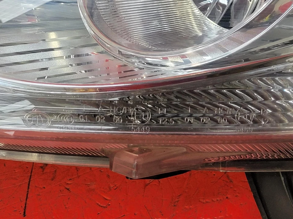 GREAT WALL MOTORS CORCEL FARO PASAJERO LADO CERCANO FARO IZQUIERDO 2015 Foto 2 de 4