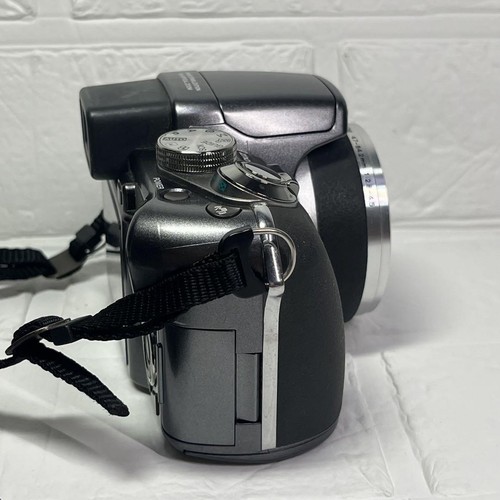 Olympus Camedia SP-550UZ Digital Camera 7.1MP with AA Batteries & Accessories U - Picture 9 of 12