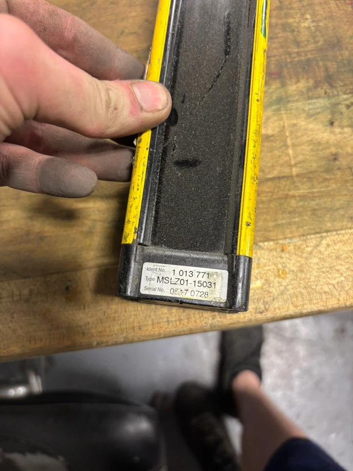 SICK MSLZ01-15031 SAFETY LIGHT CURTAIN RECEIVER USED - Image 2 of 3