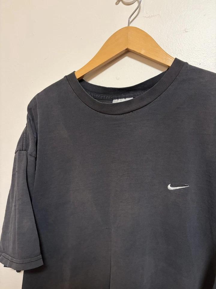 Camiseta Swoosh Tonal Negra Desteñida por el Sol Años 90 De Colección Talla Para Hombre XXL Grunge Y2K Foto 3 de 4