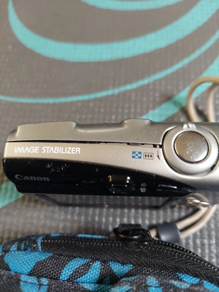 Cámara digital Canon PowerShot SD700 IS Digital ELPH 6,0 MP.con ligero detalle. Foto 4 de 4