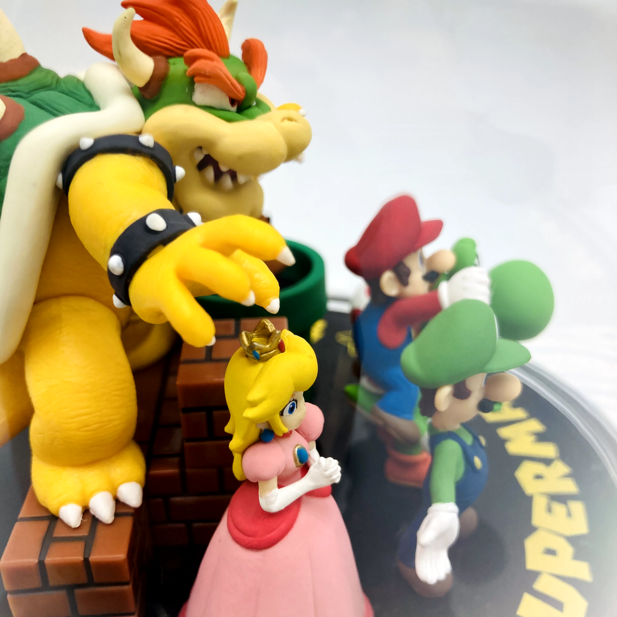 Super Mario Bros Characters Figure CLUB NINTENDO Japan 2012 Luigi