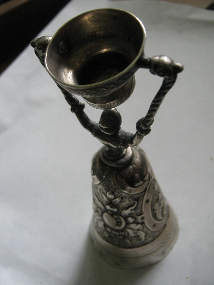 Taza de boda alemana ornamentada con apuesta de 4,5", marcas de plata Hanau de finales del siglo XIX Foto 4 de 4