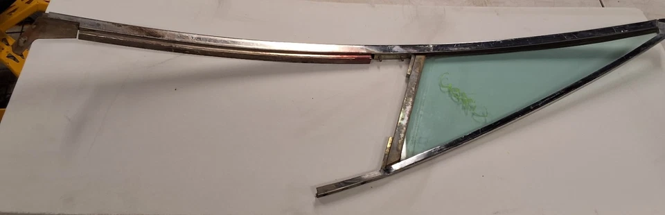 Ventilación de cristal del lado izquierdo del conductor Citroen SM CON CANAL DE RIEL DE VENTANA-Bonito limpio C2 Foto 4 de 4