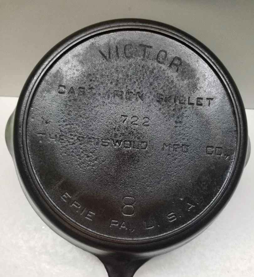Vintage GRISWOLD 722 No.8 VICTOR, CAST IRON SKILLET w/ HEAT RING - RESTORED