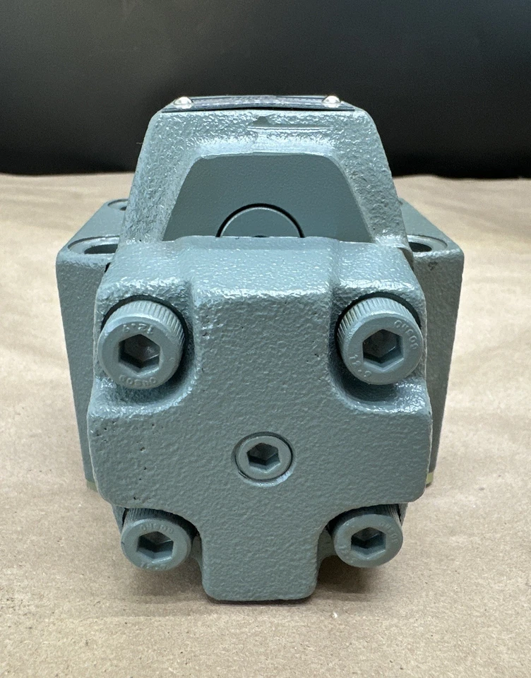 NUEVO EN CAJA - YUKEN HCG-03-B2-22 Válvula de Control de Presión 3.5-7MPa Rango Ajustable Foto 4 de 4