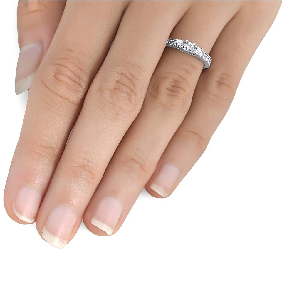 Conjunto de puntas de oro blanco de 0,50 quilates redondo diamante joyería 3 piedras anillo de compromiso banda Foto 4 de 4