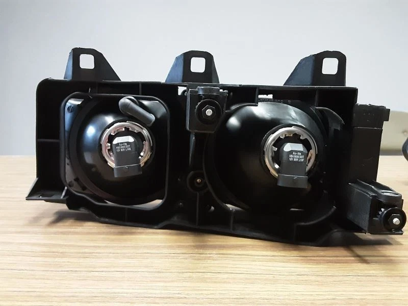 乘客右灯美国卤素灯 适合 92 - 99 宝马 318i 1897934 — 第 2/2 张图片