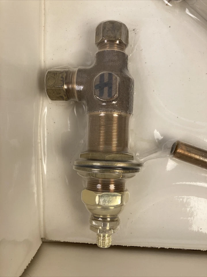 Torneira de alta qualidade resistente antiga latão polido e branca quente fria nova na caixa - Imagem 4 de 4