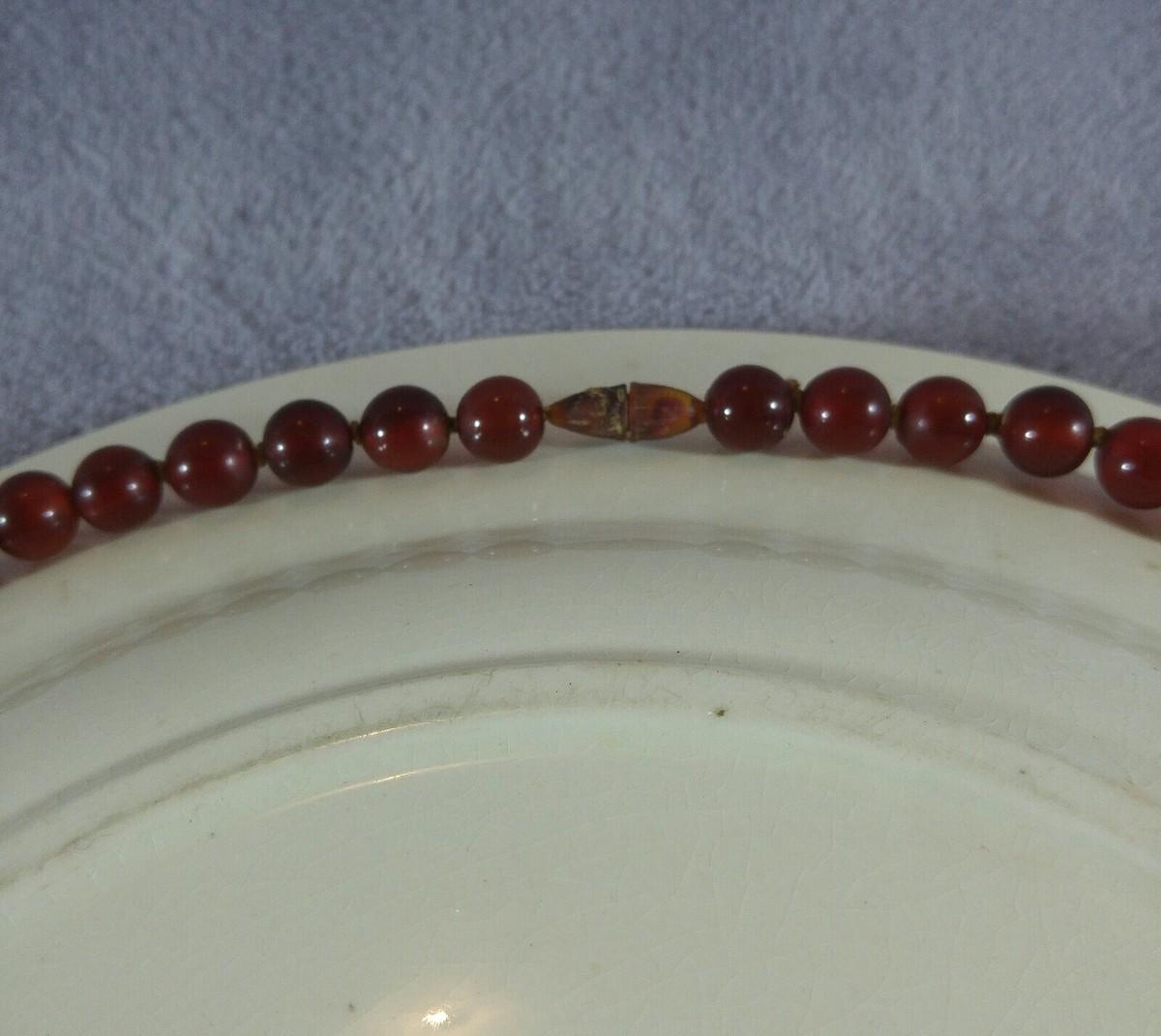 Collier Ancien En Ambre Dark Cherry - Perles Art Déco - 100g - 77 Cm - Rouge Translucide - Occasion TBE