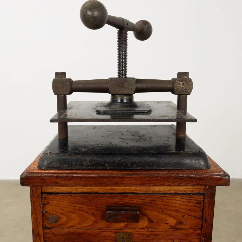 Mobiletto da Tipografo Liberty Antico Rovere Cassetti Italia '900 Originale - Immagine 4 di 4