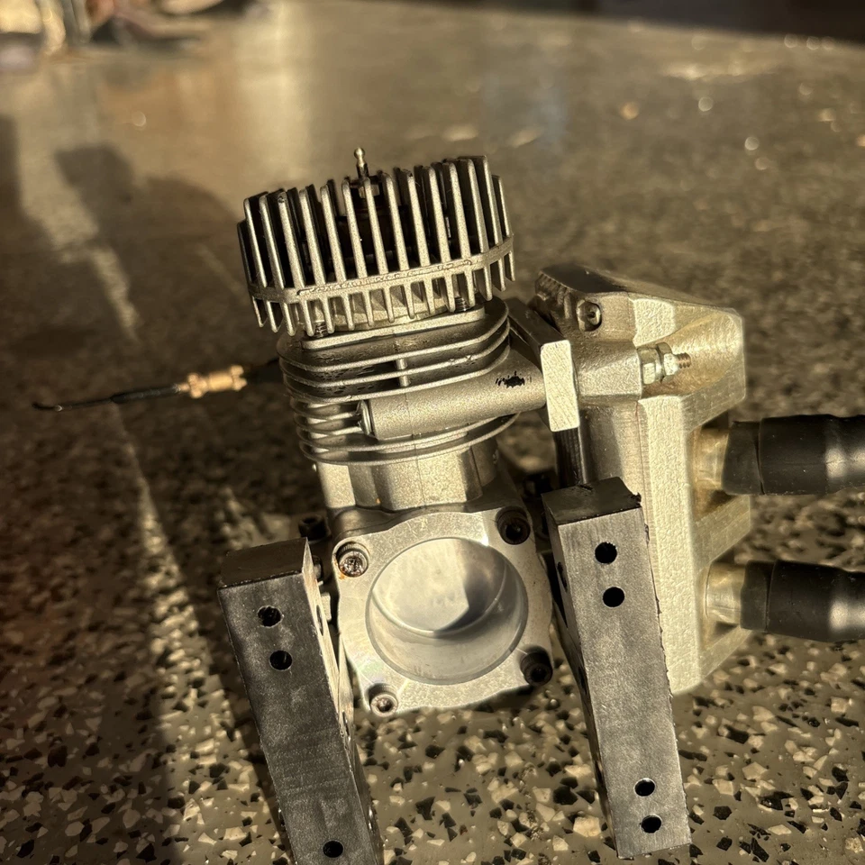 Super Tiger SuperTigre  G20 RC Glow Nitro Engine 2 Stroke 20cc 20/23 2300  - Image 4 of 4