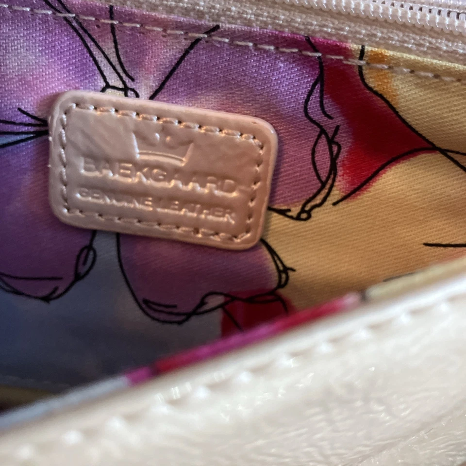 Cartera BAEKGAARD Cuero Genuino con Volantes Color Champagne Foto 4 de 4