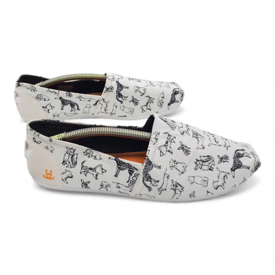 Zapatos planos sin cordones de lona Bobs for Dogs blancos negros con estampado de perro para mujer talla 6,5 Foto 2 de 4