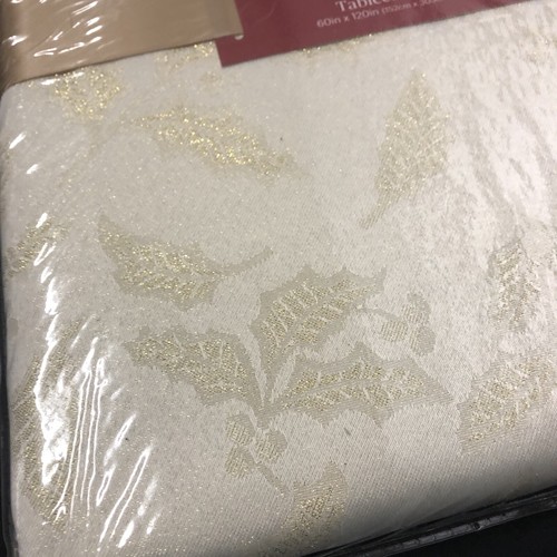LENOX Holly Shimmer 60” x 120” Tablecloth Cream Gold Shimmer Holly Leaves New - Picture 2 of 7