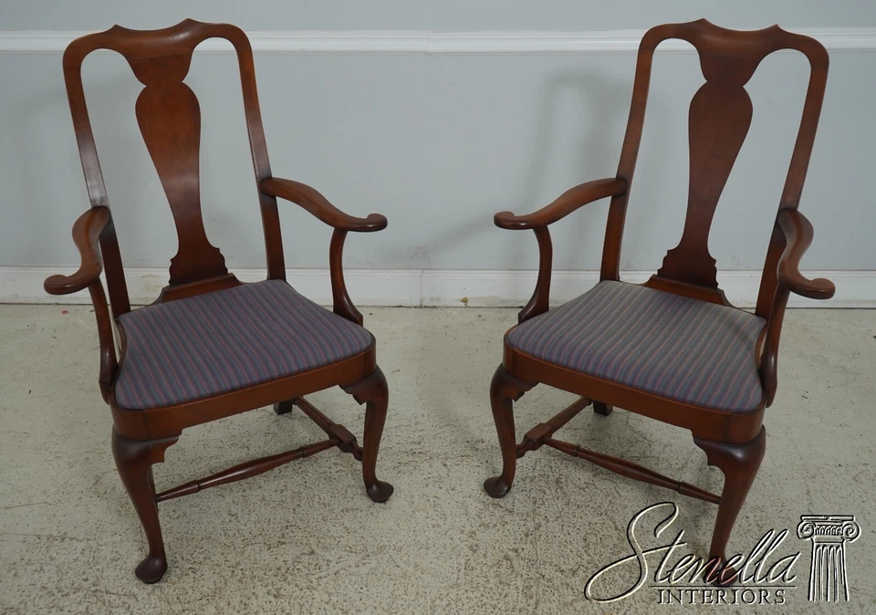 L63955EC: Juego de 8 sillas de comedor ELDRED WHEELER hechas en banco de cerezo Foto 2 de 4