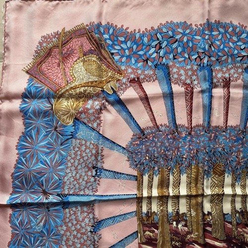 Sciarpa seta HERMES OMBRES ET LUMIERES 90 rosa con etichette scatola mai usata. - Foto 5 di 18