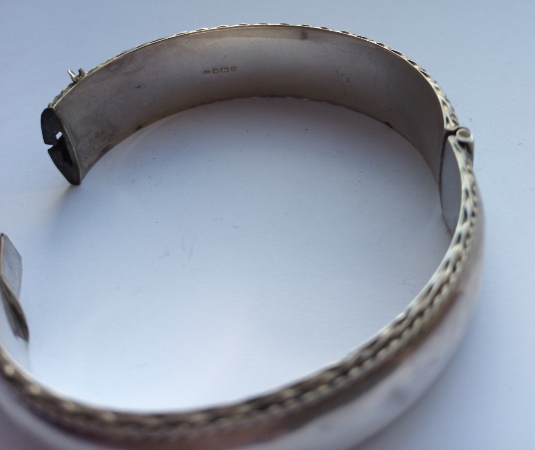 Beautiful Vintage Solid Silver 925 Bangle. FULLY … - image 2