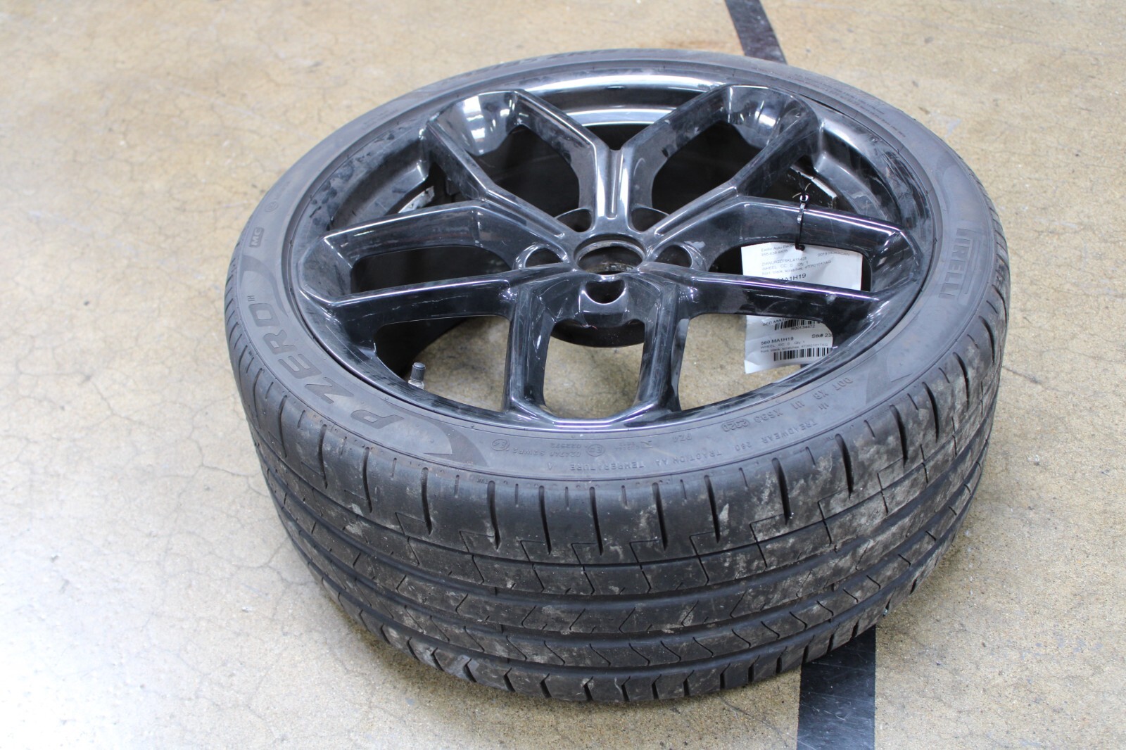 Lamborghini Huracan, LP 580, Front Wheel, Used, Scratched, P/N 4T0601017AQ