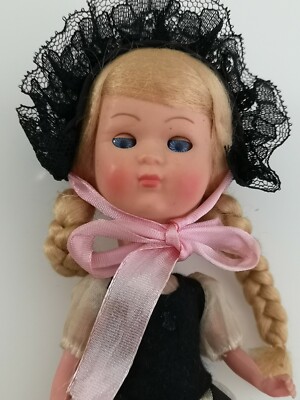 Zelluloidpuppe mit großem Kopf 7,75 Zoll in traditioneller österreichischer Tracht - siehe Details