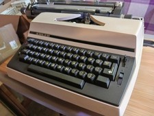 VTG Adler Satellite 2001 Electric Portable Typewriter w/ Case Powers On READ thumbnail