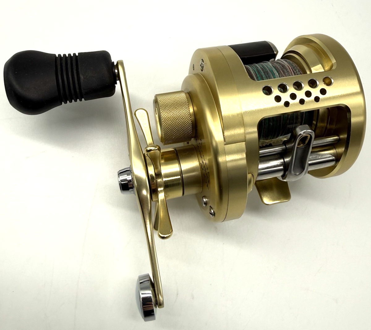 Shimano 05 CALCUTTA CONQUEST 400F Right Baitcasting Reel w/Box