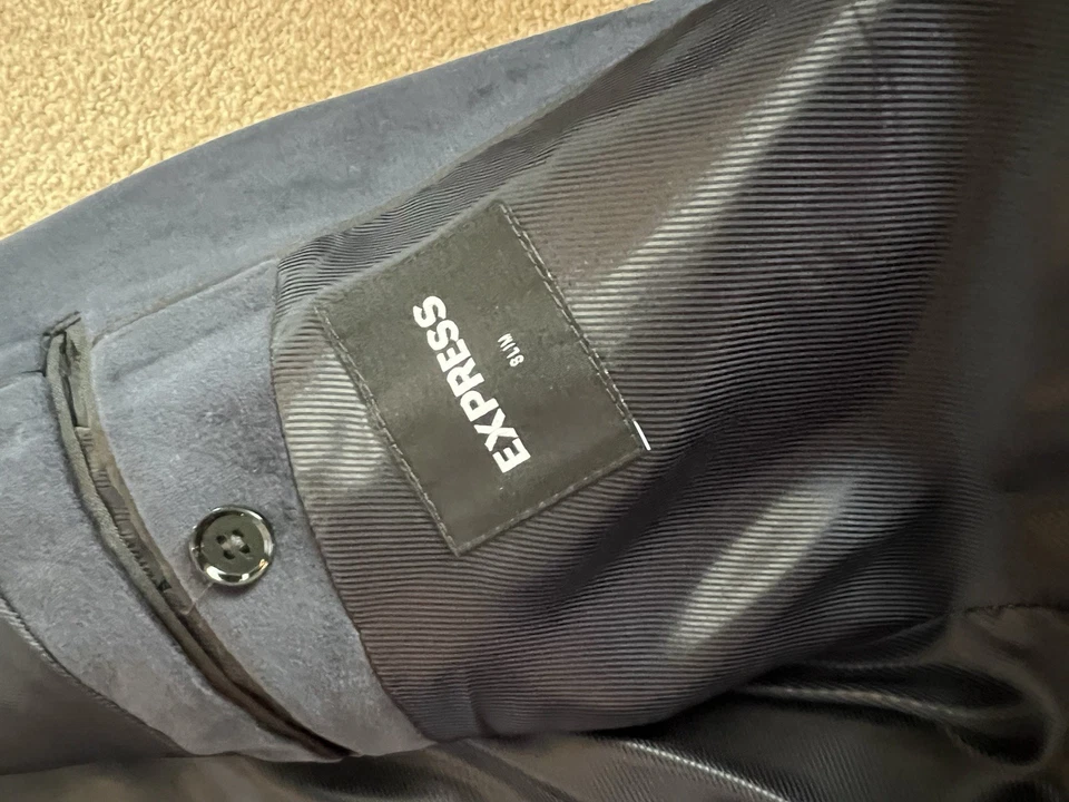 Chaqueta de traje Express azul marino de terciopelo para hombre 42R/42R usada (un solo botón) Foto 4 de 4