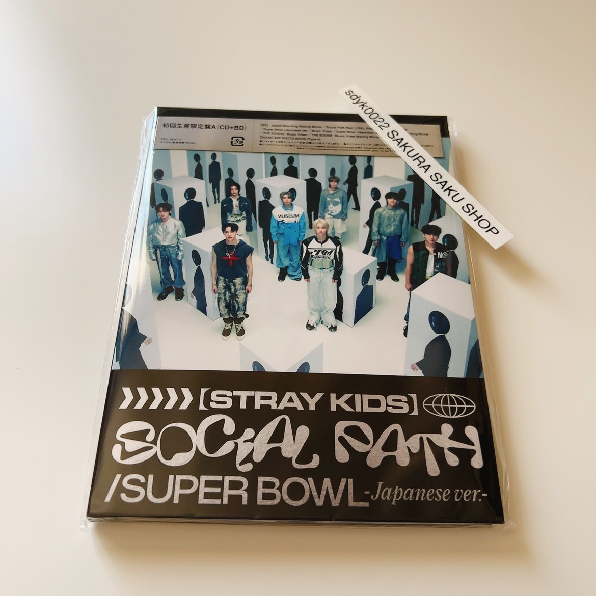 Stray Enfants Social Path Feat. Lisa Super Bowl Japonais Version First Limitée A - Image 2