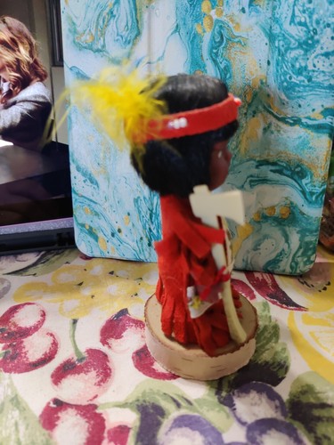 Native American Female Doll w/ Suede Leather Clothing & Wooden Log Stand - Picture 4 of 5
