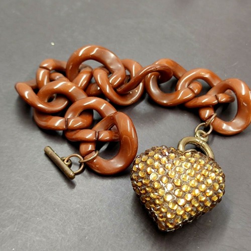 Braccialetto a maglie in acrilico marrone con charm cuore - acrylic bracelet - Picture 2 of 3