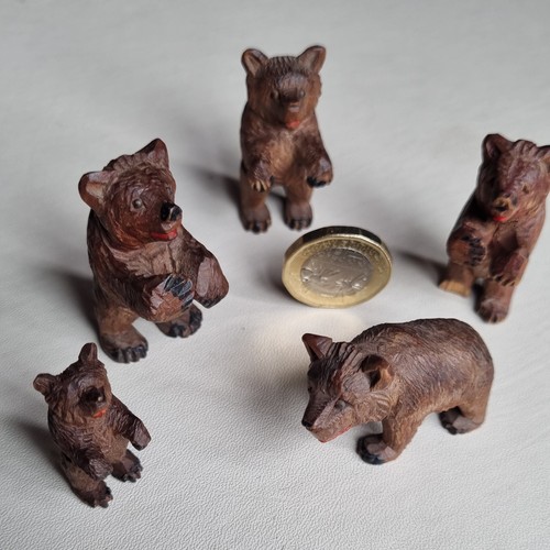 5 Miniatur geschnitzte antike Schwarzwaldbären aus Holz