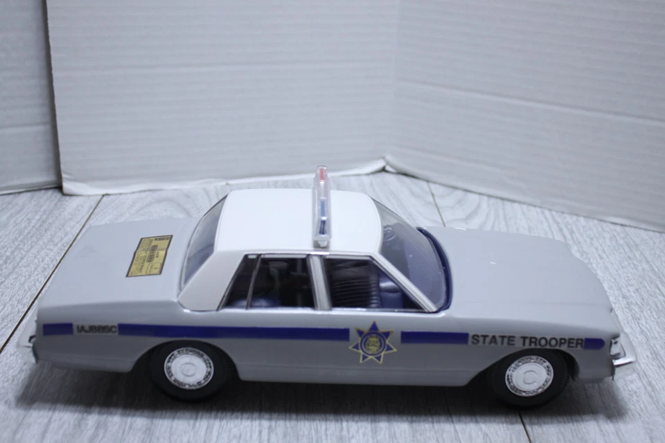 JIM BEAM GRIS STATE TROOPER COCHE WHISKY JARRA VACÍA con Caja Foto 2 de 4