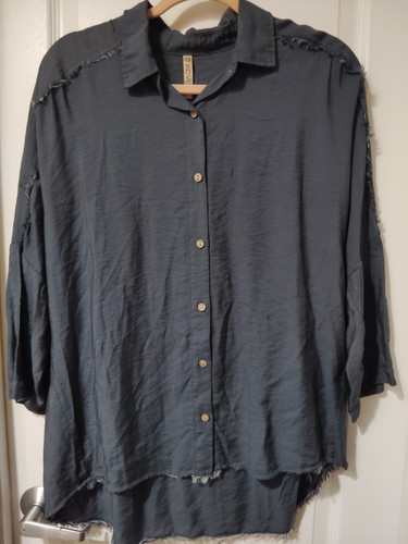 XCVI DAMEN BLAU KNOPFLEISTE MIT ROHEM SAUM DETAIL KLEIN MINIMALISTISCH FEMININ BOHO - Bild 1 von 8