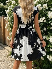 Women's Short Sleeve Plus Size Dress With V Neck Print, Waist Cinching Design Fo
