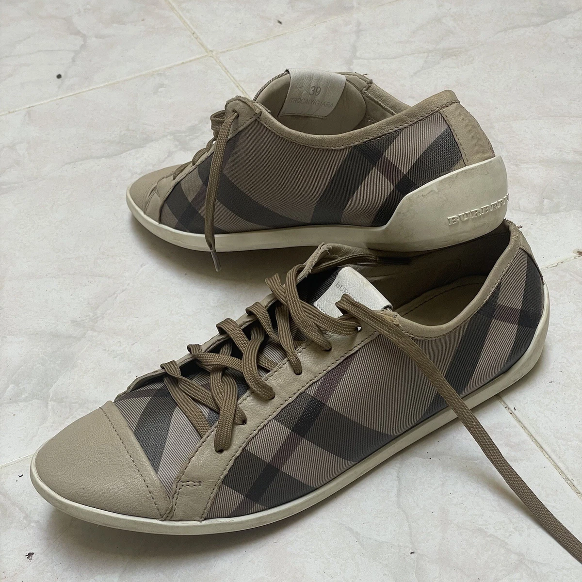 Lace up shoes Louis Vuitton new 95%