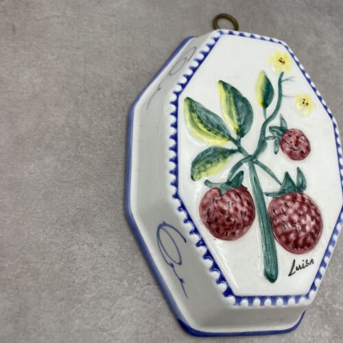Placa de pared Bassano plato de bayas de frutas pintada a mano firmada Luisa Chip Crazing - Imagen 3 de 9