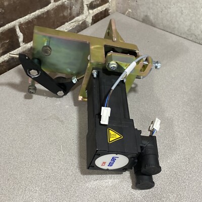NEW! LENZE MCS 06F41LRS0B0-B11N-ST5S00N-R2SU ST. SERVO MOTOR WITH CUSTOM CAGE